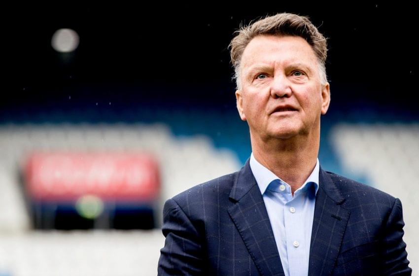 Louis van Gaal informa que optará por jogadores mais prontos, nesse momento