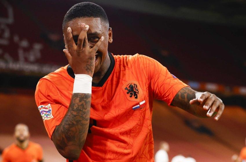 Após 290 dias, Holanda volta a campo e bate Polônia