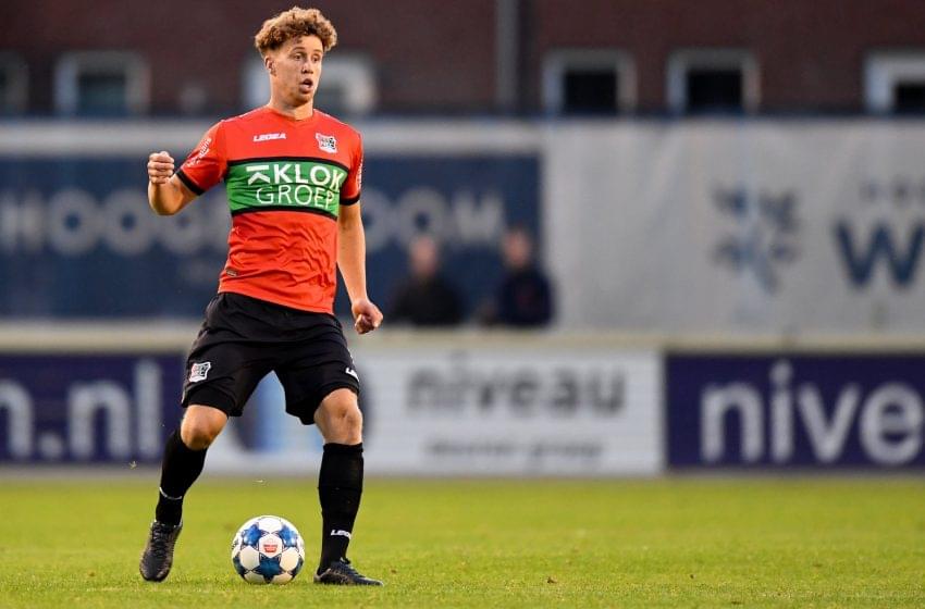 Frank Sturing assina com o FC Den Bosch