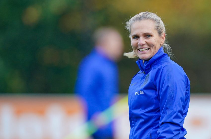 Com 24 jogadoras, Sarina Wiegman convocou seleção holandesa para amistosos contra Espanha e Austrália