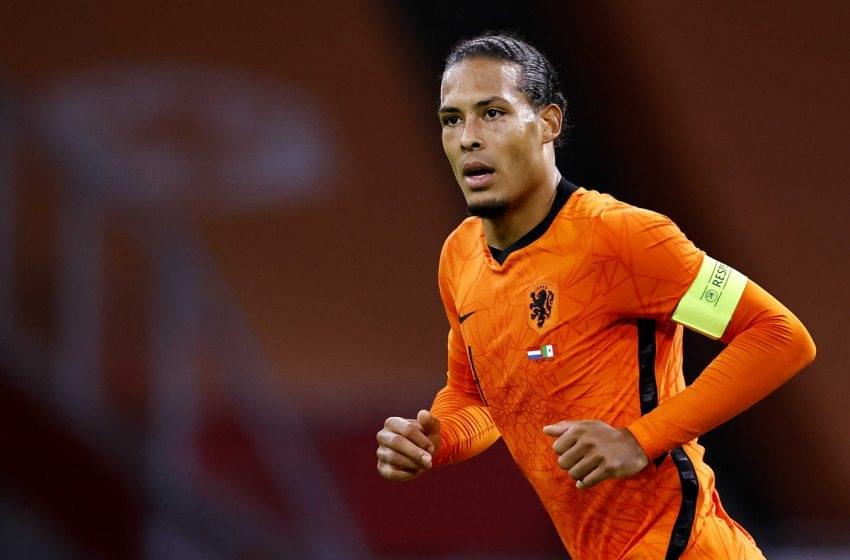  De contrato renovado, Virgil van Dijk recomeça após grave lesão no Liverpool FC