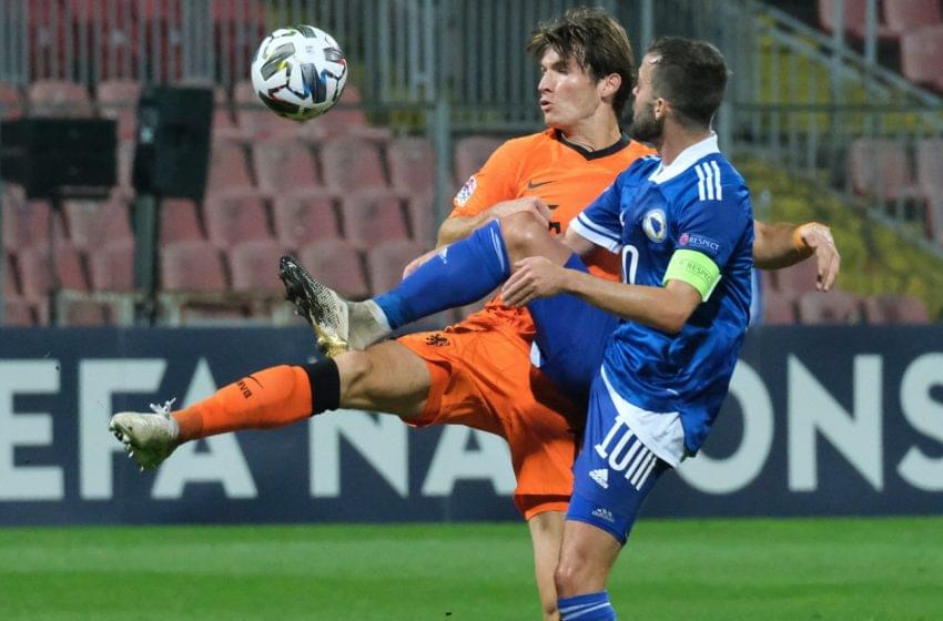 Marten de Roon desfalca Holanda contra a Itália