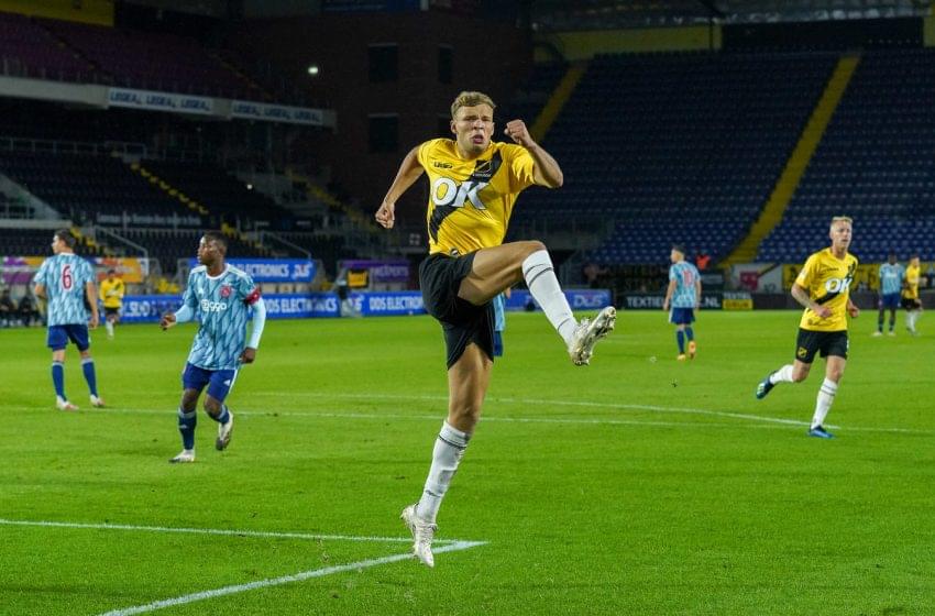 Com hat-trick de Sydney van Hooijdonk, NAC Breda bate Jong Ajax por 4 a 0