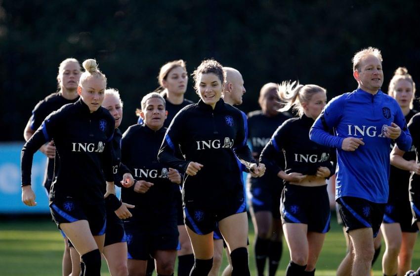 KNVB quer que jogadoras da seleção treine em Zeist durante paralisação da Eredivisie Feminina