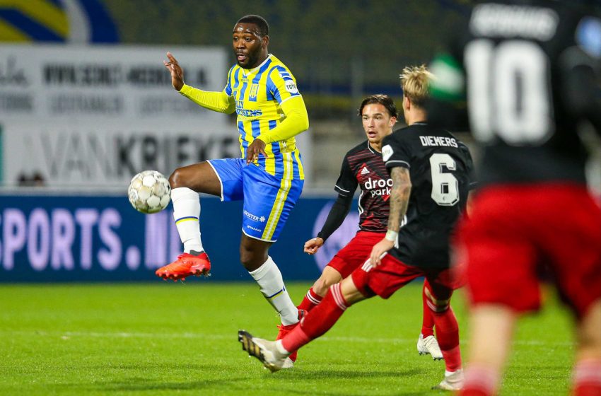 Feyenoord fica atrás no placar duas vezes, mas consegue empatar com o RKC Waalwijk