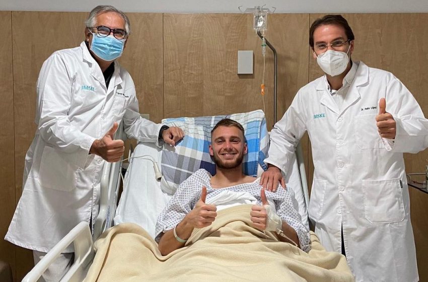 Jasper Cillessen foi operado com sucesso e começará o processo de reabilitação