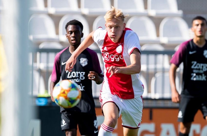 Ajax renova contrato de joia da base