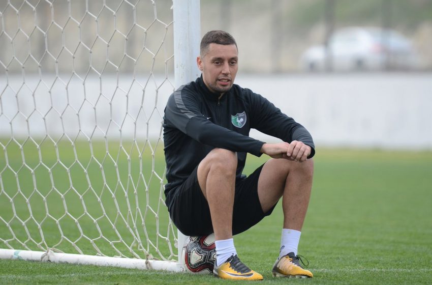 Ismaïl Aissati assina com o Adana Demirspor da Turquia e adia retorna para a Holanda