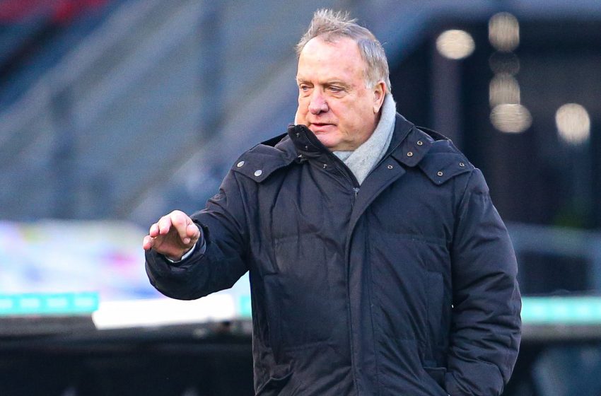 Dick Advocaat segue no comando do Feyenoord