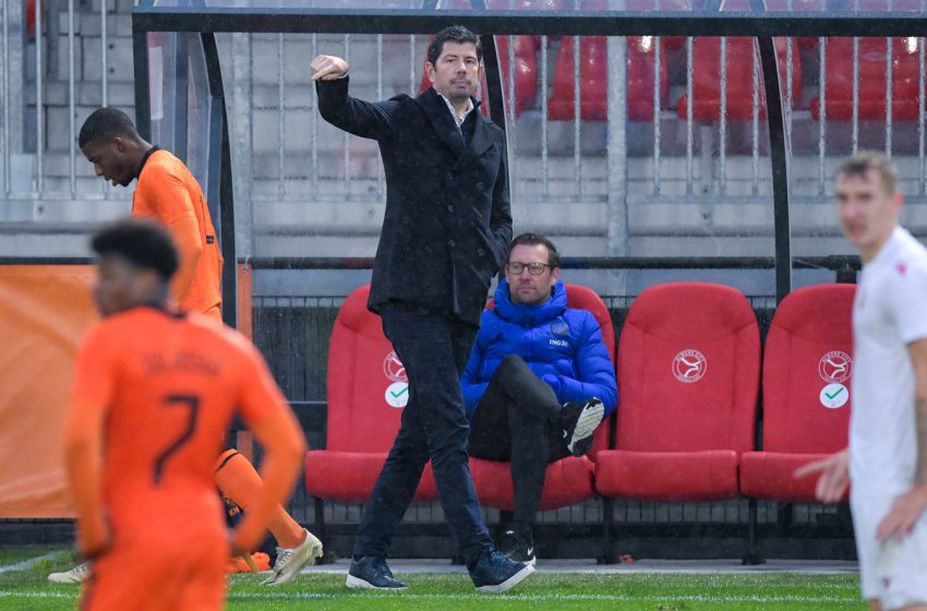 Com Devyne Rensch, Erwin van de Looi divulga a convocação da Holanda U21