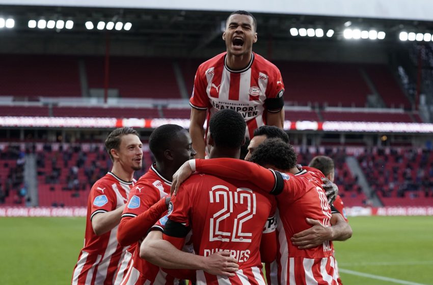 Eran Zahavi marca de pênalti e PSV vence FC Groningen por 1 a 0