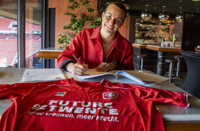  FC Twente anuncia renovação de contrato com Renate Jansen