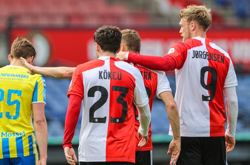 Dick Advocaat faz alguns testes e Feyenoord venceu RKC Waalwijk por 3 a 0