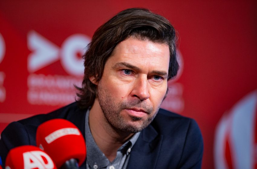 John de Jong renova contrato com o PSV