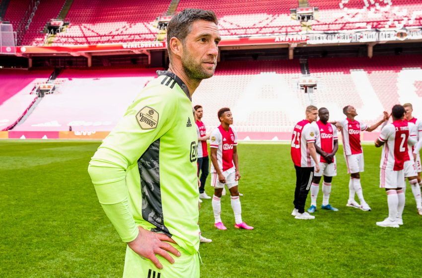 Maarten Stekelenburg afirma que ficará no Ajax por mais uma temporada