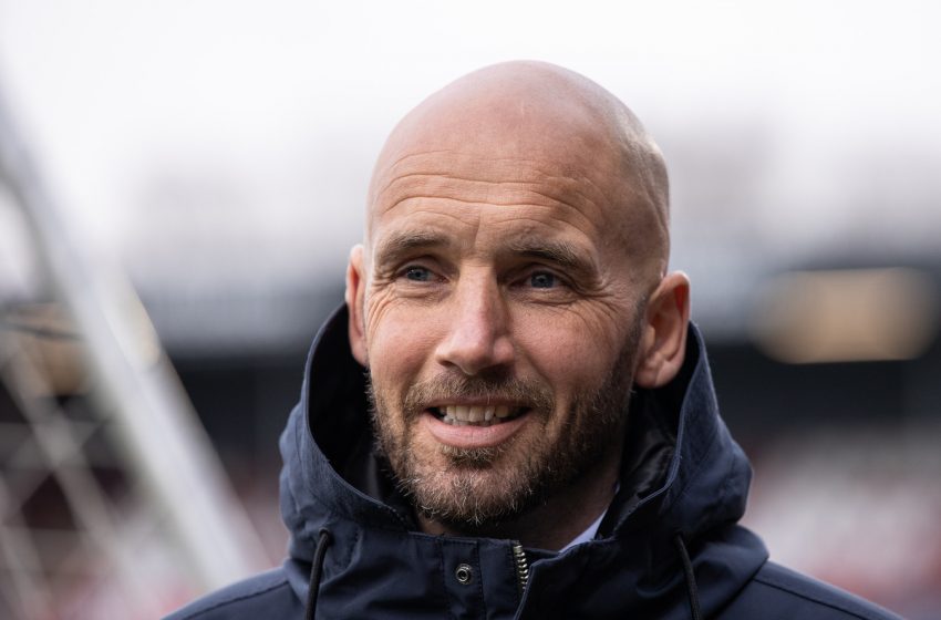Mitchell van der Gaag se torna auxiliar técnico de Erik ten Hag no Ajax