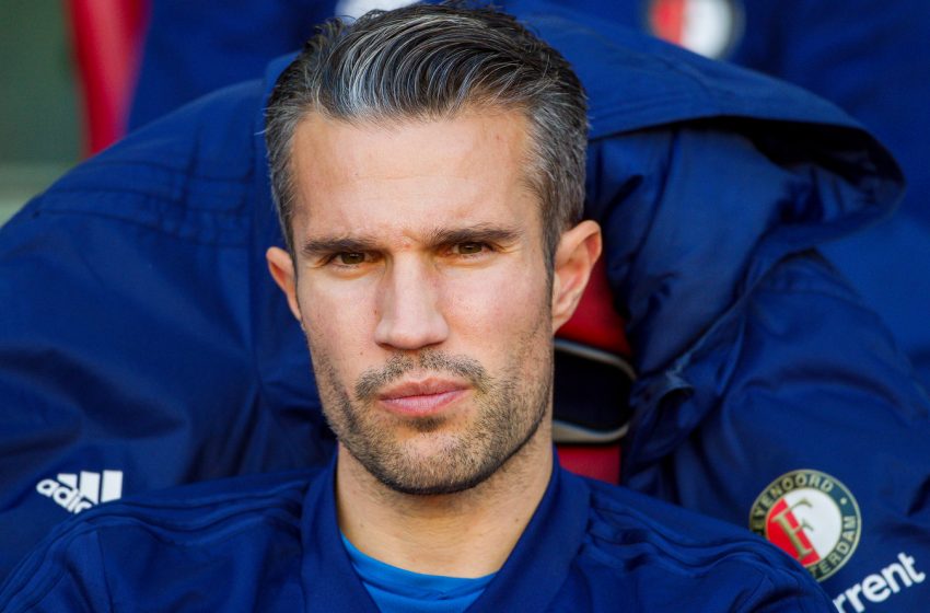 Robin van Persie será auxiliar técnico de Arne Slot no Feyenoord