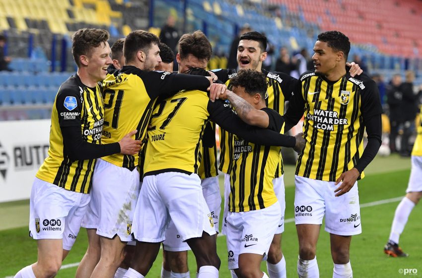 Vitesse garante vitória por 2 a 1 diante do PEC Zwolle nos acréscimos