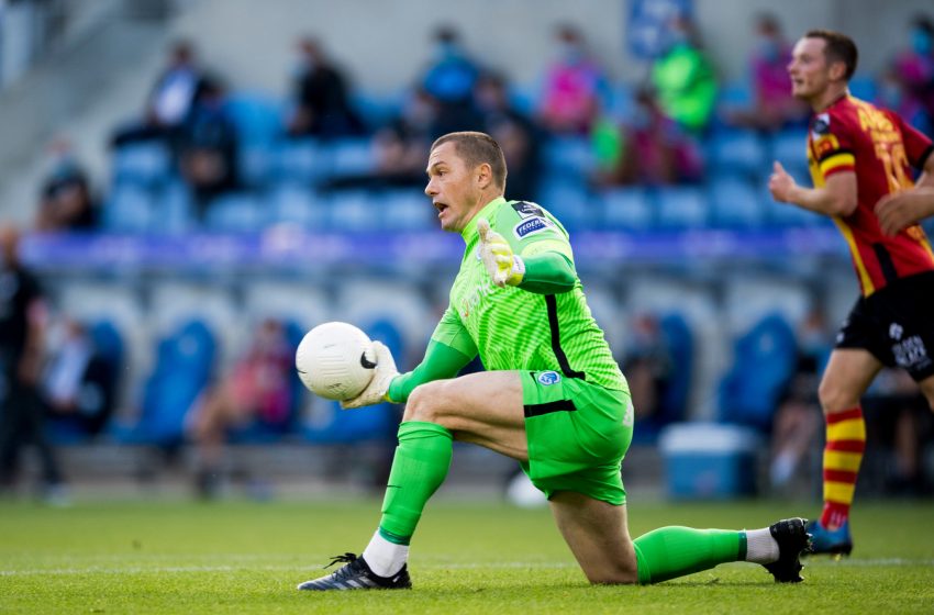 NEC Nijmegen tenta a contratação do goleiro Danny Vukovic