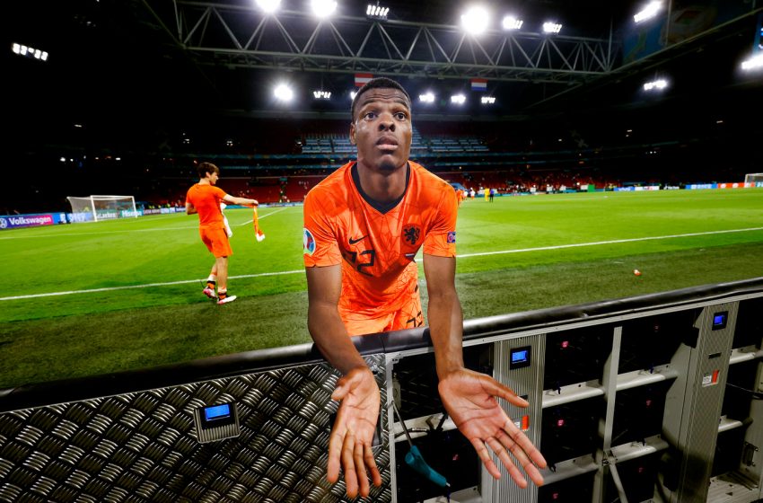 Denzel Dumfries vive melhor momento com a camisa da Holanda