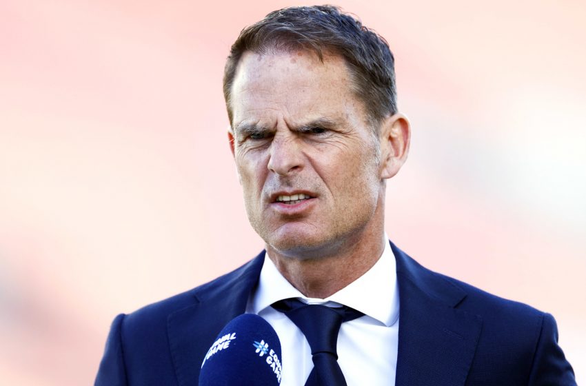 Frank de Boer segue acreditando no esquema com três zagueiros