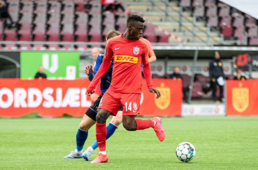 Kamaldeen Sulemana está em Amsterdã realizando exames médicos no Ajax