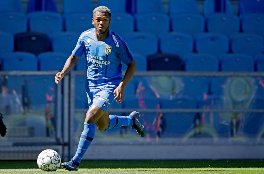 Loïs Openda ficará no Vitesse por mais uma temporada