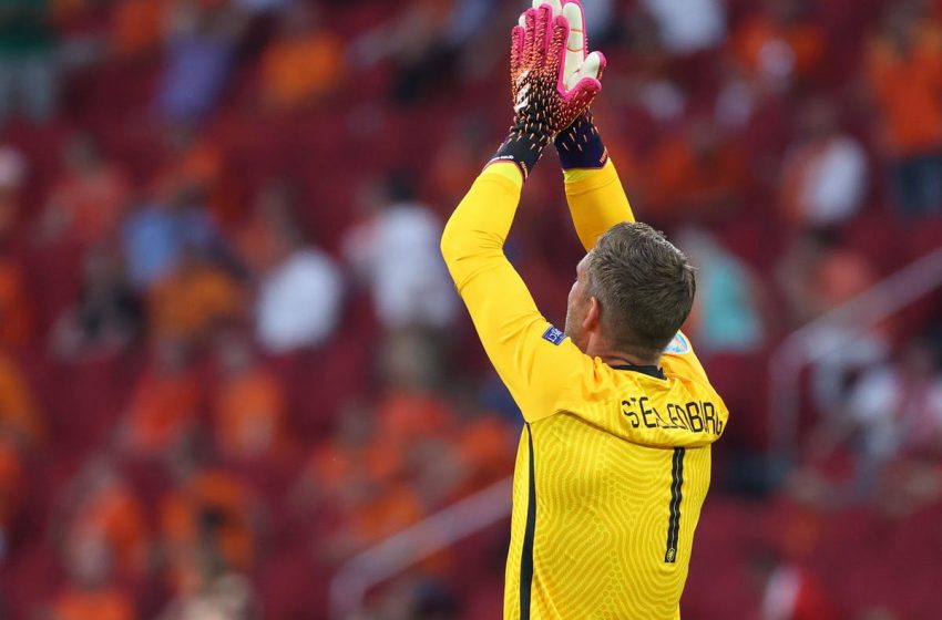 Frank de Boer escolhe Maarten Stekelenburg como goleiro titular para Eurocopa