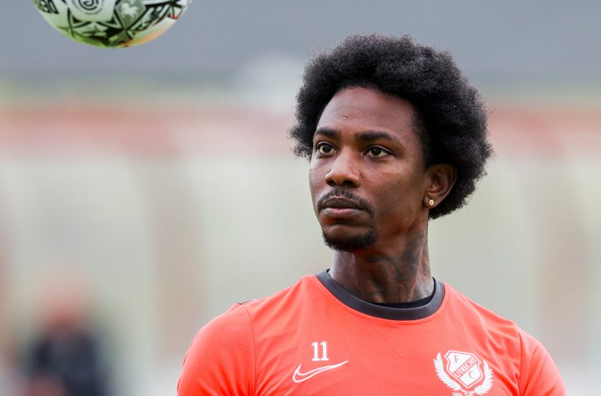 Eljero Elia está fora dos planos do FC Utrecht