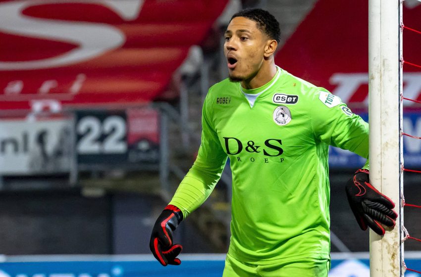 AZ Alkmaar olha para Maduke Okoye como possível substituto de Marco Bizot