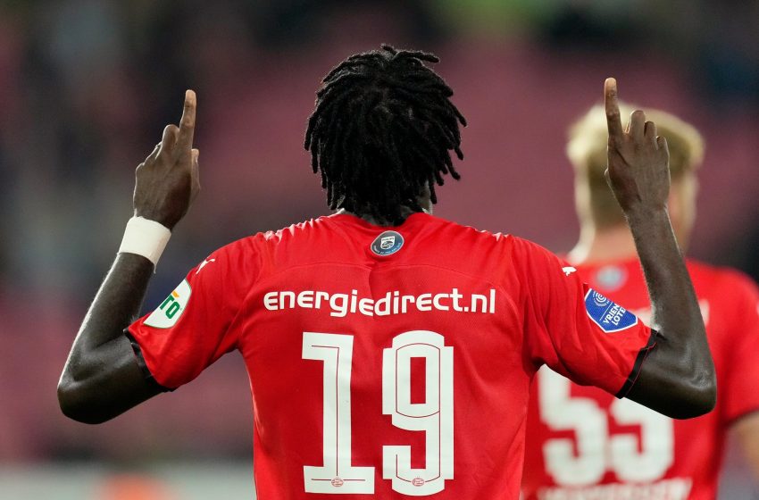 Bruma marca no final e PSV vence FC Midtjylland na Dinamarca