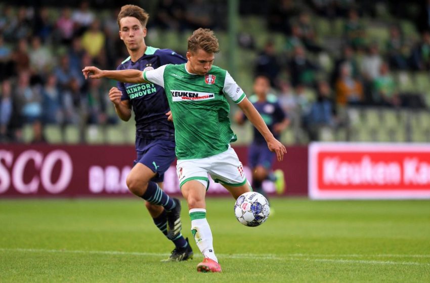 Na estreia de Ruud van Nistelrooy, Jong PSV fica no empate contra o FC Dordrecht
