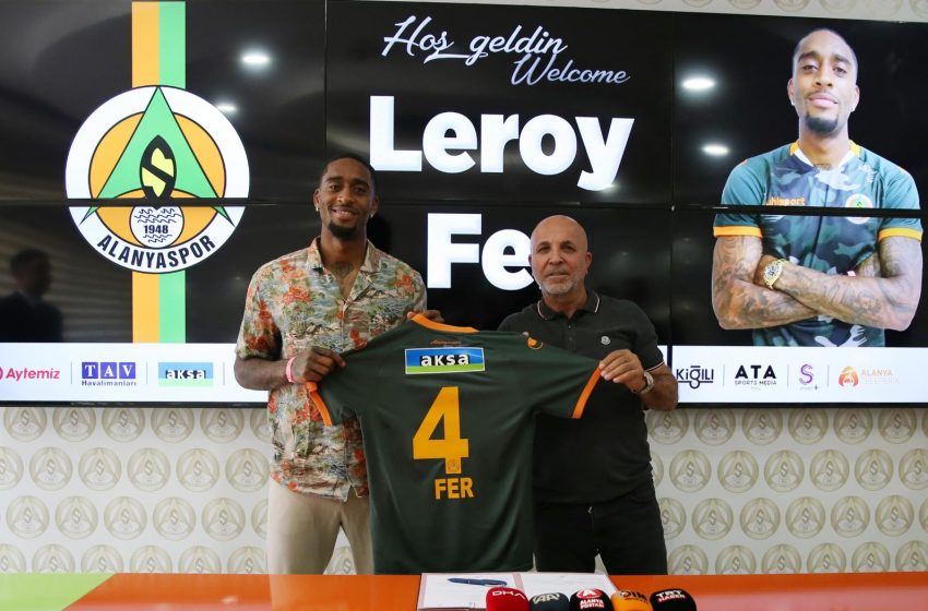 Leroy Fer deixa o Feyenoord e ruma para a Turquia