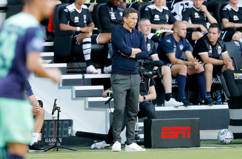 Roger Schmidt explica escolha por Yvon Mvogo no gol e comemora resultado diante do Heracles Almelo