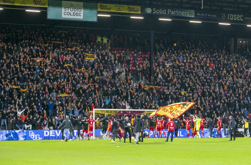 Com dois jogadores a menos, Go Ahead Eagles volta a vencer o Heracles Almelo em casa após 55 anos