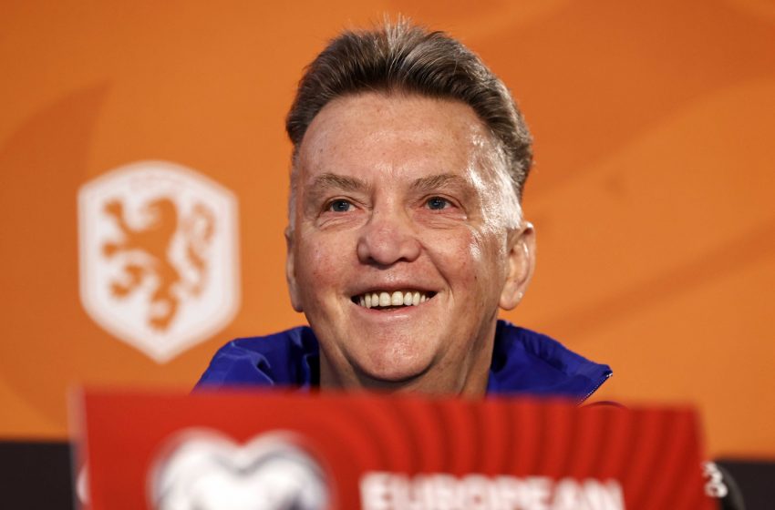 Louis van Gaal sinaliza possíveis mudanças na equipe holandesa