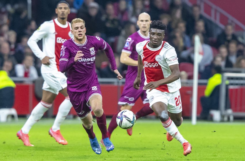 Ajax tropeça em casa diante do Go Ahead Eagles
