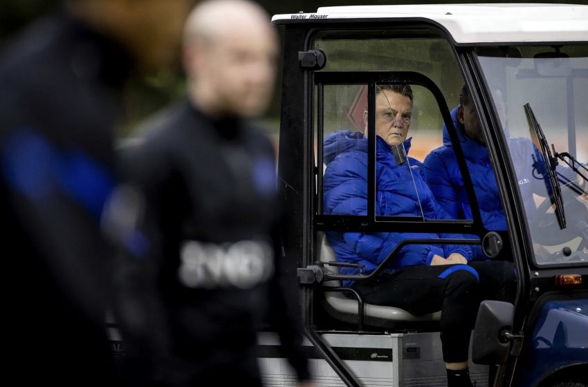  Louis van Gaal não ficará no banco de reservas no duelo entre Holanda e Noruega