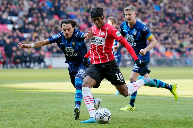  Eran Zahavi, Cody Gakpo e Joey Veerman marcam e PSV bate Heracles Almelo por 3 a 1