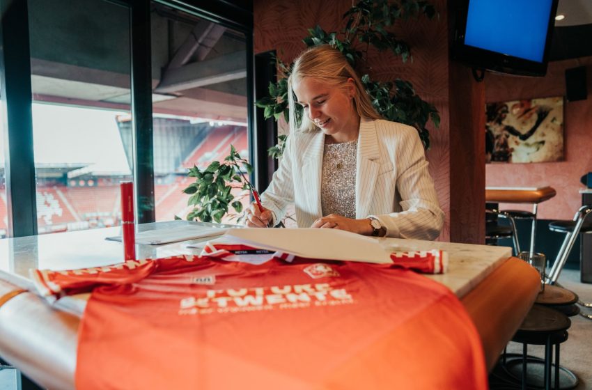 Lois Niënhuis renova por mais uma temporada com a equipe feminina do FC Twente