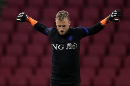 Mark Flekken considera um possível retorno para a Holanda