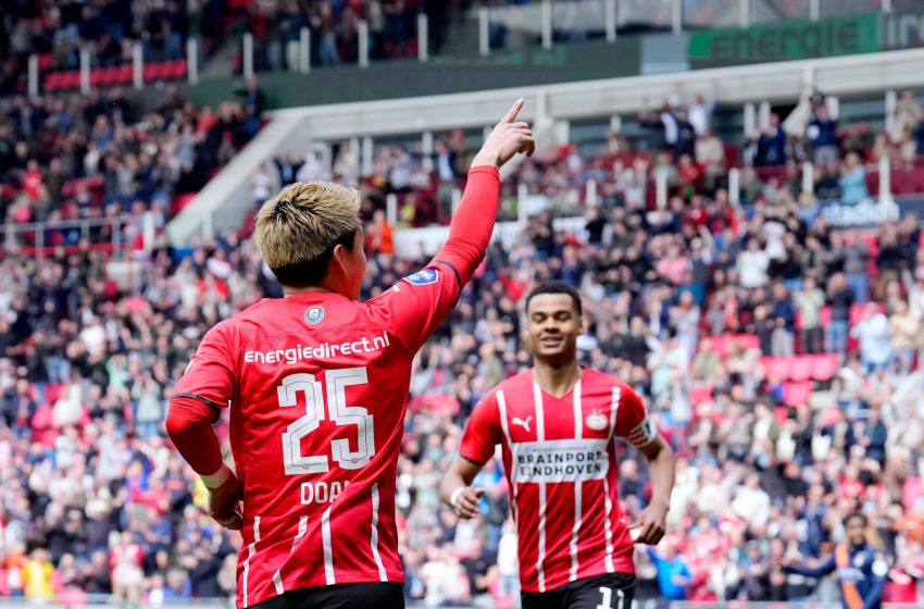  PSV vence Willem II por 4 a 2 e continua na cola do Ajax