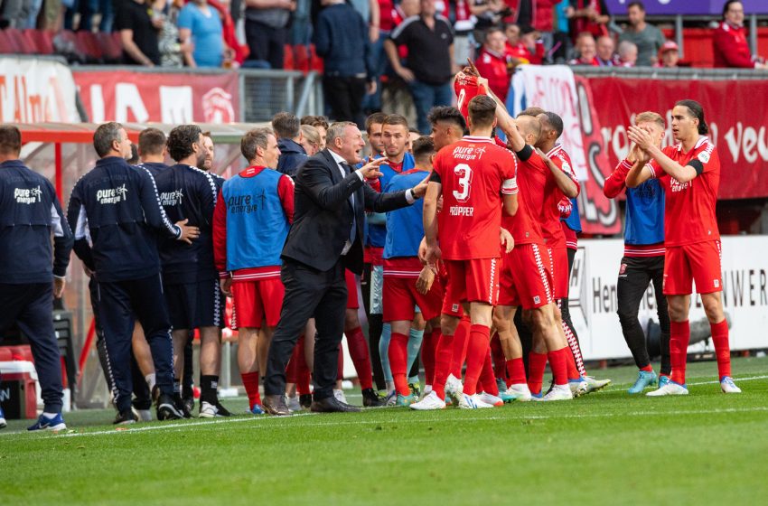 Dimitris Limnios brilha, FC Twente vence FC Groningen e garante vaga na UEFA Europa Conference League 2022/23