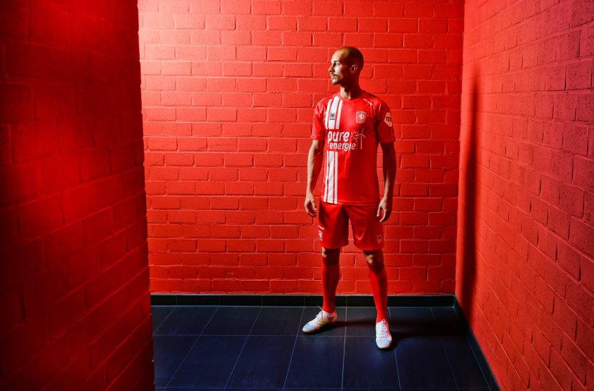  FC Twente divulga imagens da nova camisa para a temporada 2022/23