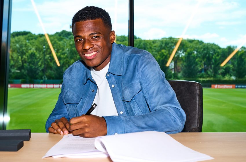 Feyenoord paga quatro milhões de euros e contrata Javairô Dilrosun