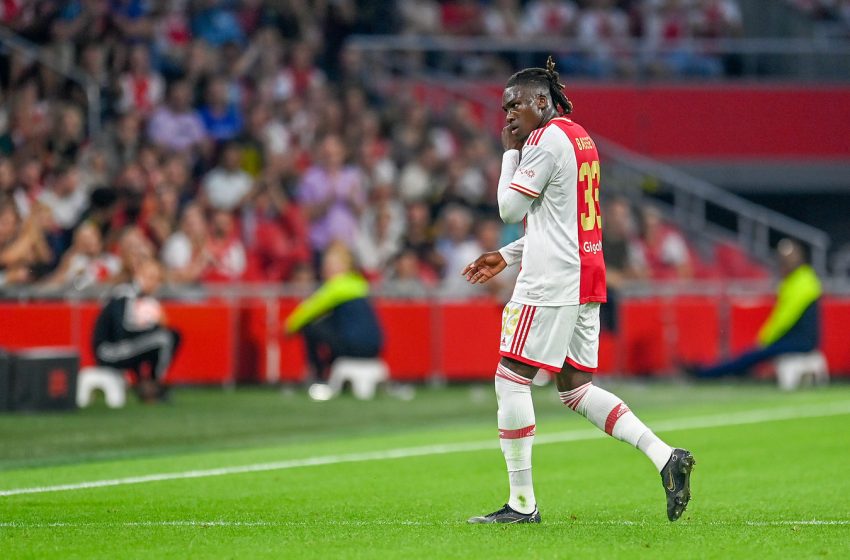 Calvin Bassey desfalcará o Ajax por duas rodadas na Eredivisie