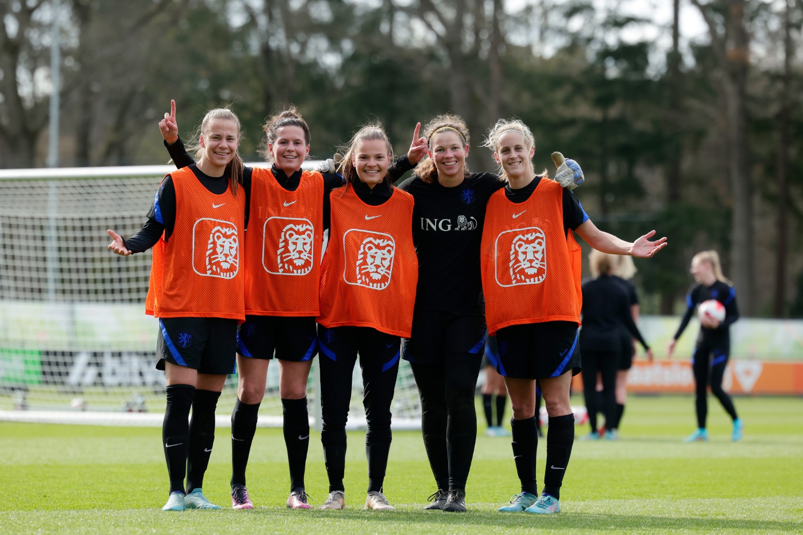 KNVB divulga as novas camisas da seleção masculina e feminina