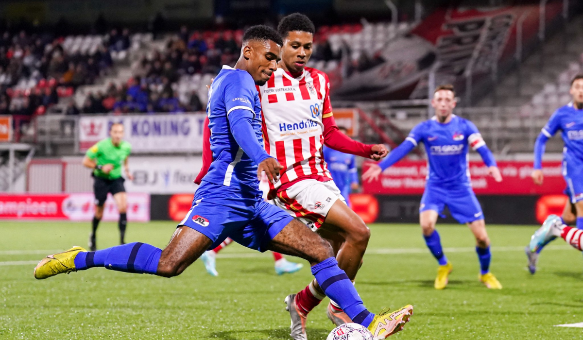 Com dois jogadores expulsos, AZ Alkmaar perde de virada para o FC Groningen  em Alkmaar - Futebol Holandês