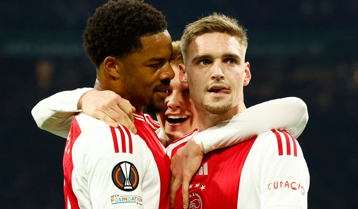 O Ajax não depende apenas das próprias pernas para chegar na fase de grupos da UEFA Europa League 2024/25