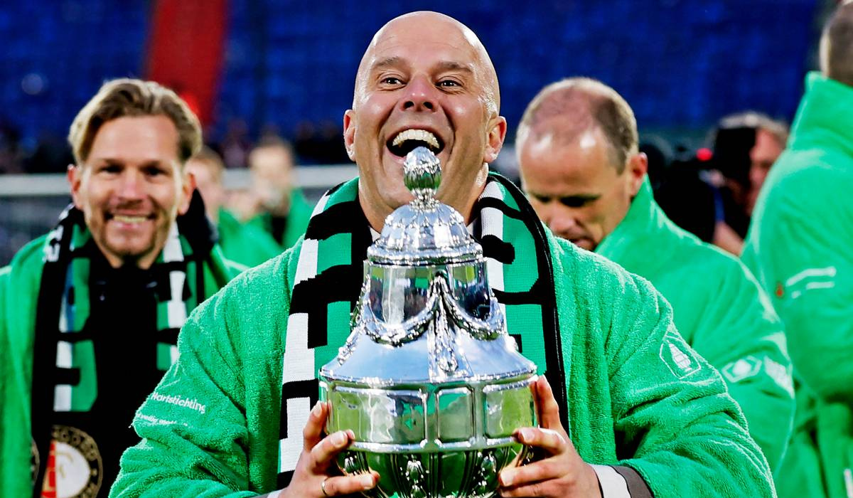 Arne Slot aponta dois destaques da vitória do Feyenoord na Copa da Holanda